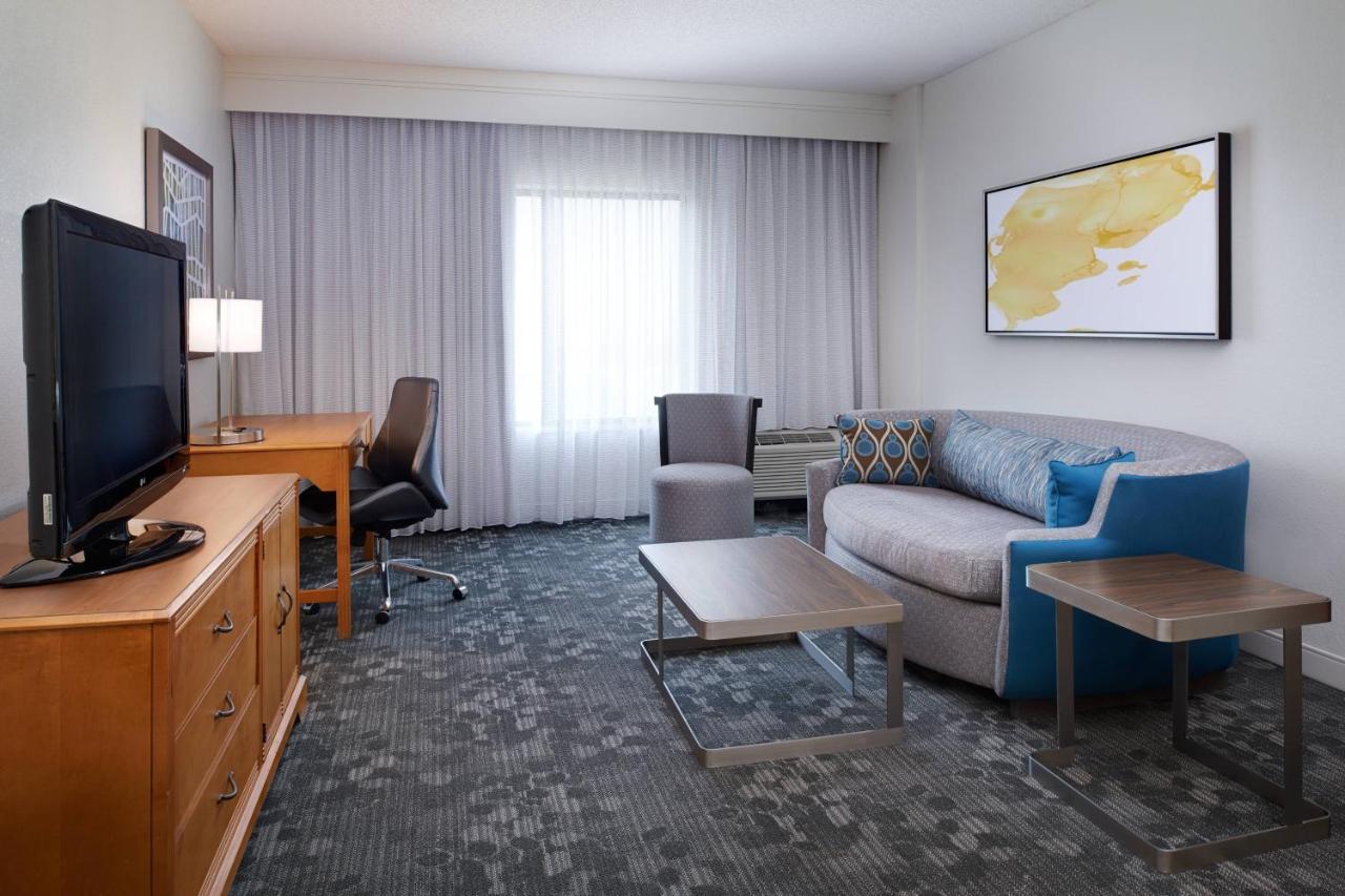 Courtyard Kansas City Overland Park / Convention Center Экстерьер фото